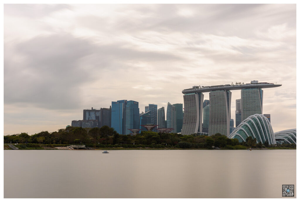 long exposure marina bay sands skyline – singapour