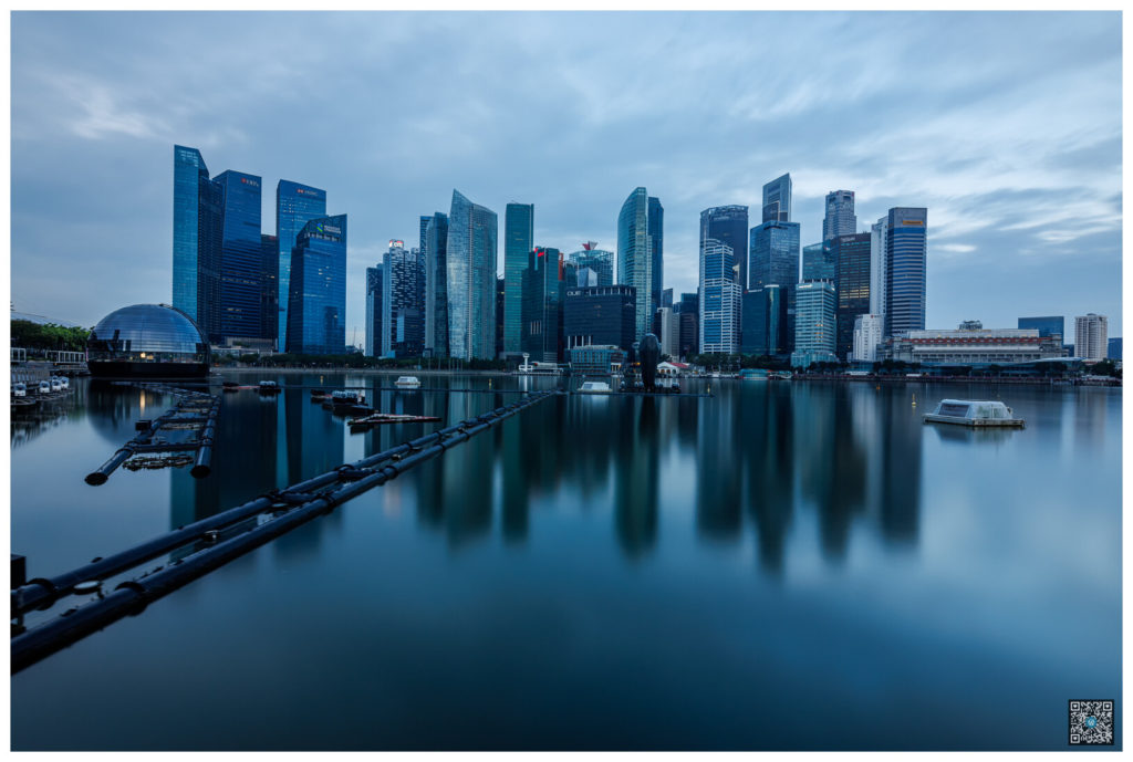 long exposure financial district skyline - singapour